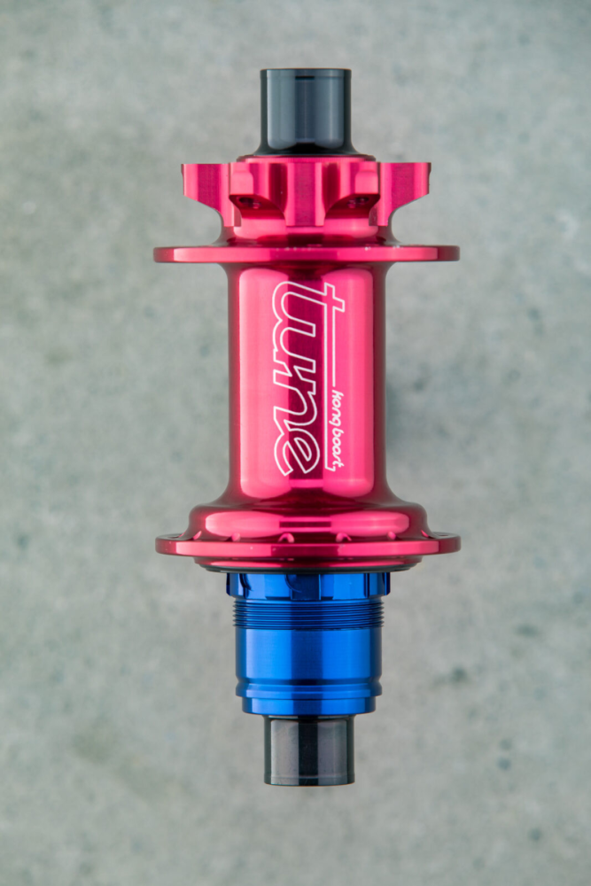 Tune TUNE, Rear-Nabe, 6 Loch Bremsaufnahme, 12x142mm, 32 Speichenlöcher, Sram XD, rot, mit Retro Logo